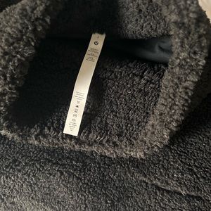 Lululemon Athletica Long Sherpa Pullover Black NEVER WORN